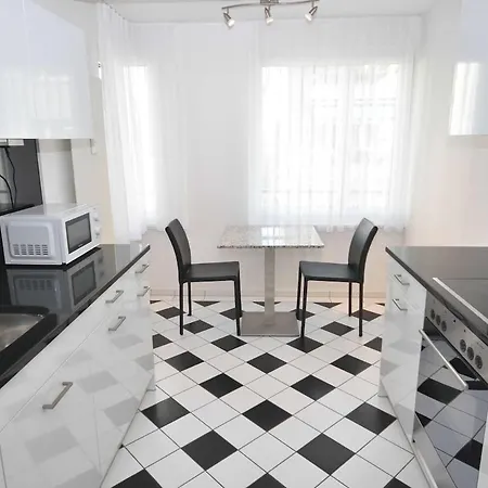 Very And Modern 2br Near - Flower 13