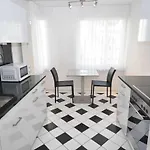 Very And Modern 2br Near - Flower 13
