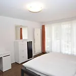 Very And Modern 2br Near - Flower 13 アパート