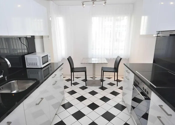 Very And Modern 2br Near - Flower 13